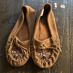 Moccasins size 4 suntan women’s suede fall leather red black white thunderbird